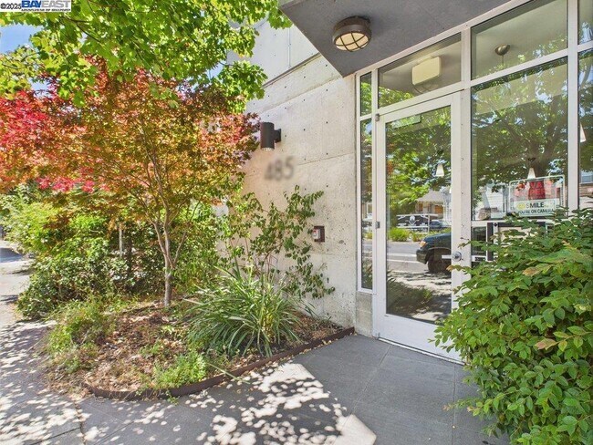 Building Photo - 485 W MacArthur Blvd