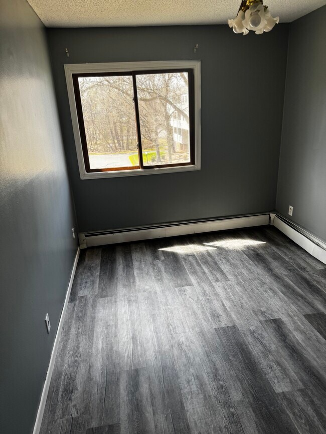 Building Photo - 1601 N Innsbruck Dr