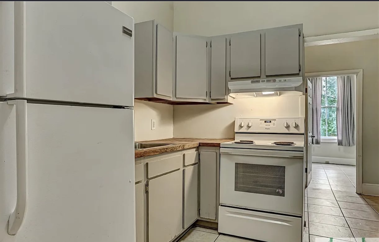 Building Photo - 520 E Waldburg St