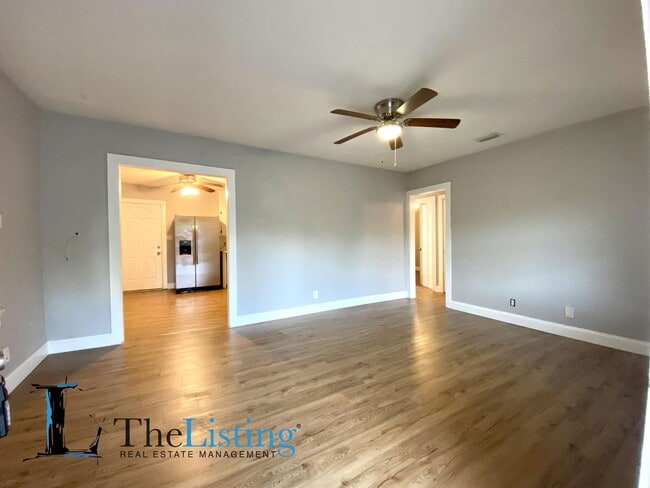 Building Photo - 10011 N Jasmine Ave