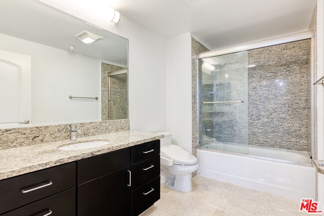 Building Photo - 401 N Serrano Ave