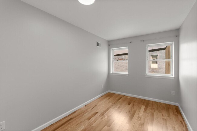 Building Photo - 2518 E Fayette St