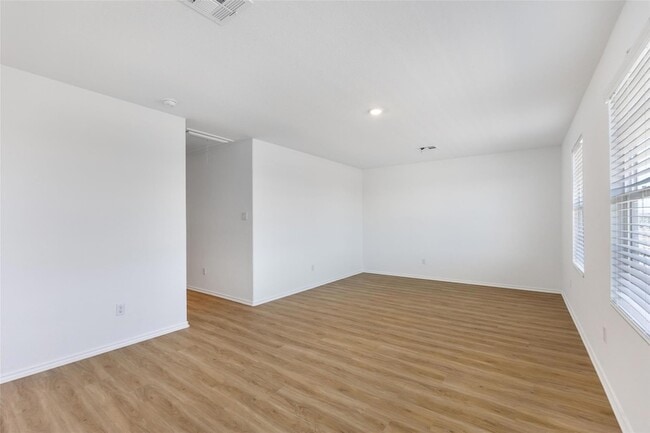 Building Photo - 1125 Largemouth Ln