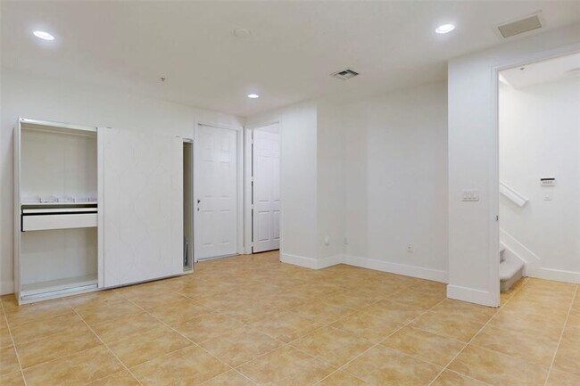 Building Photo - 3906 Monarch Ln