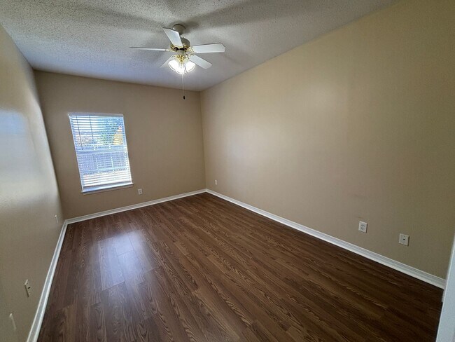 Building Photo - 3421 Cherry Ridge Rd