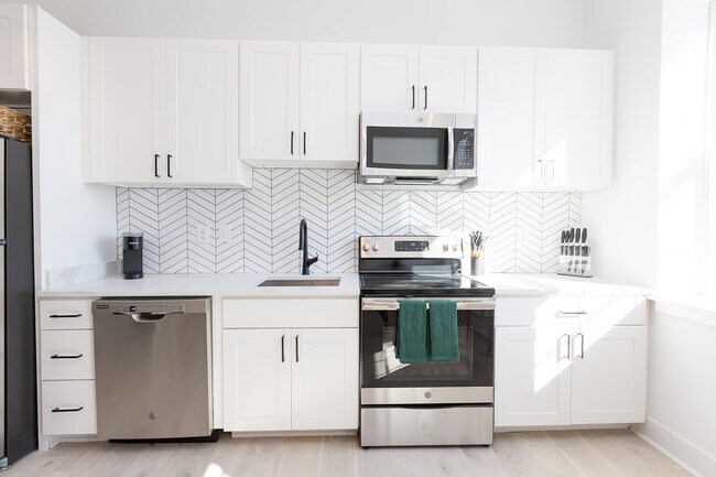 Building Photo - The Courtland at 421 Saint Paul Place