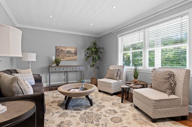 Building Photo - 2483 Shenandoah Dr