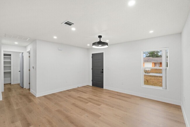 Building Photo - 1623 Espejo St SE