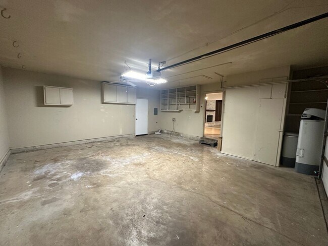 Building Photo - 312 S Avery Dr