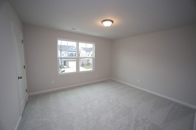 Building Photo - 4-Bedroom, 3-Full Bath Home with 2 Car Garage in Durham!