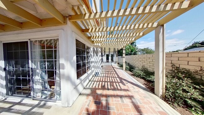 Building Photo - Coming Soon: 2 Story 4Bd 3Ba Eastside Costa Mesa Home