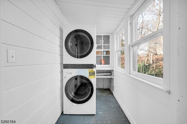 Building Photo - 38 Morris St