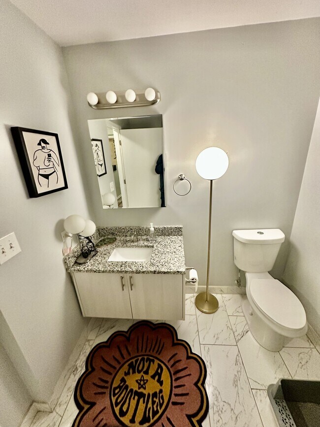 Building Photo - 920 W 35th Pl