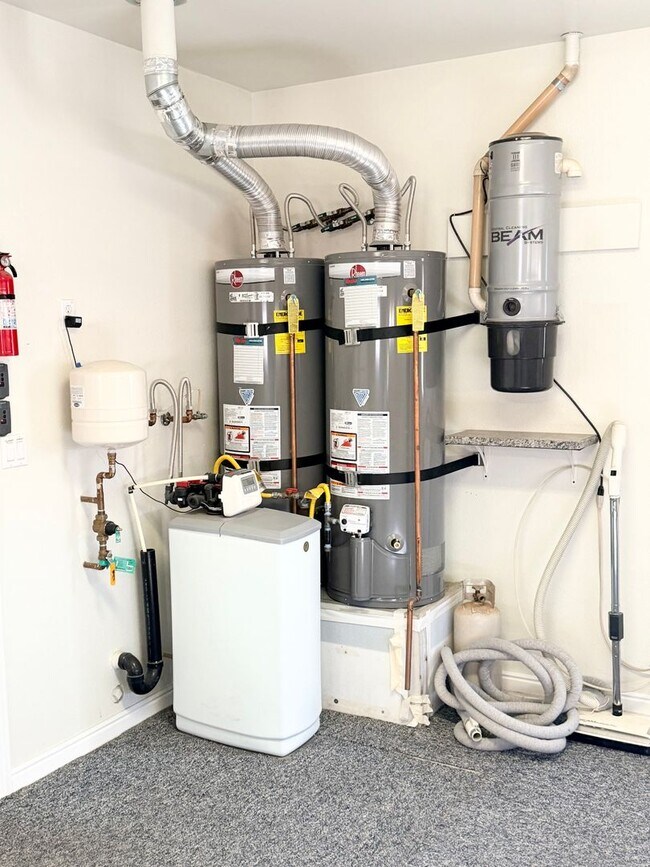 Building Photo - Snow Canyon Views!