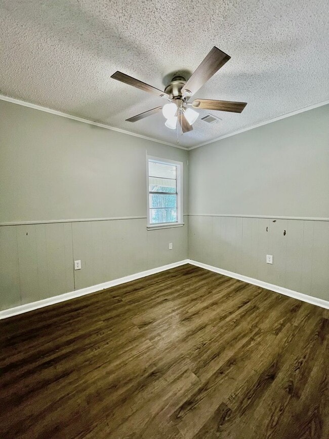 Building Photo - 602 N Cross St