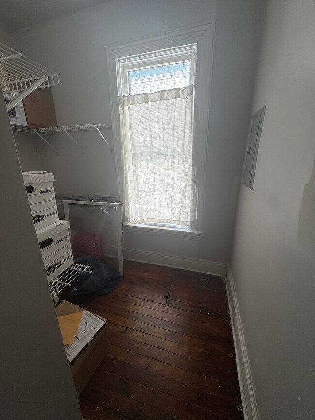 Building Photo - 5498 Hays Street