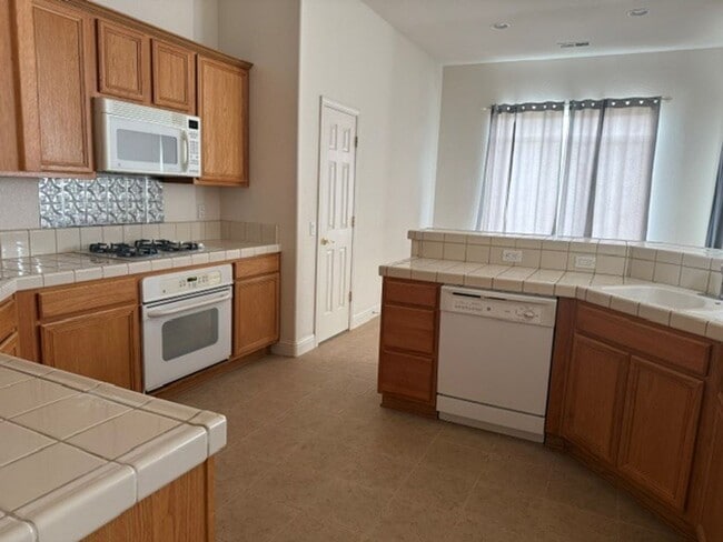 Building Photo - Beautiful 3 bed home with 3 car garage in Indian Hills behind Target