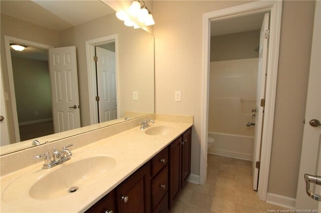 Building Photo - 5233 Stone Station Dr