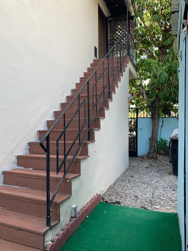 Entry way to the apt has a total is 17 stairs and is vary private - 1914 W Alameda Ave