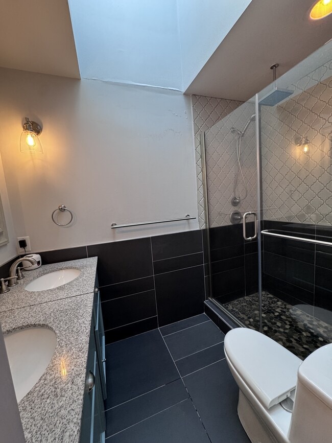 Building Photo - 190 Westridge Cir