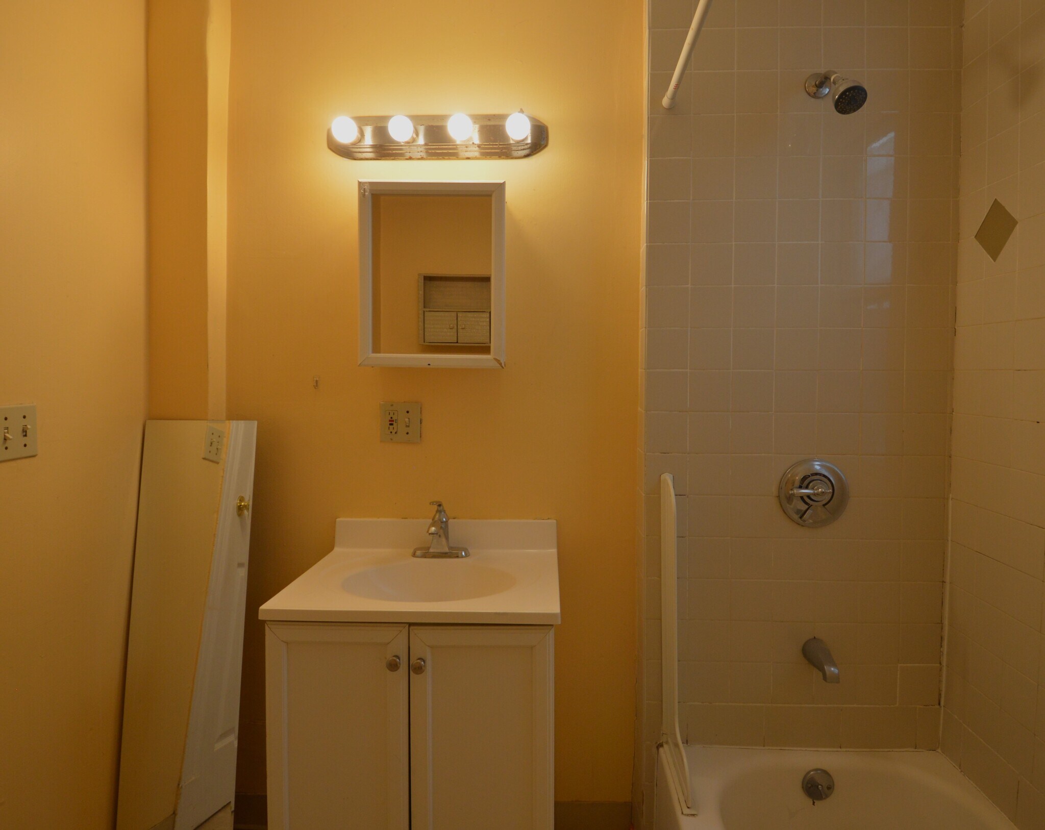 Building Photo - 10 Bucknam St