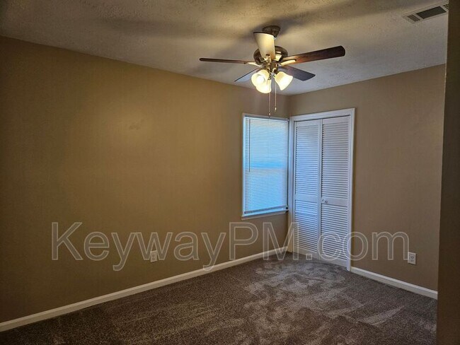 Building Photo - 2326 Greengate Dr