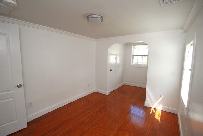 Building Photo - 96 Walnut Ln