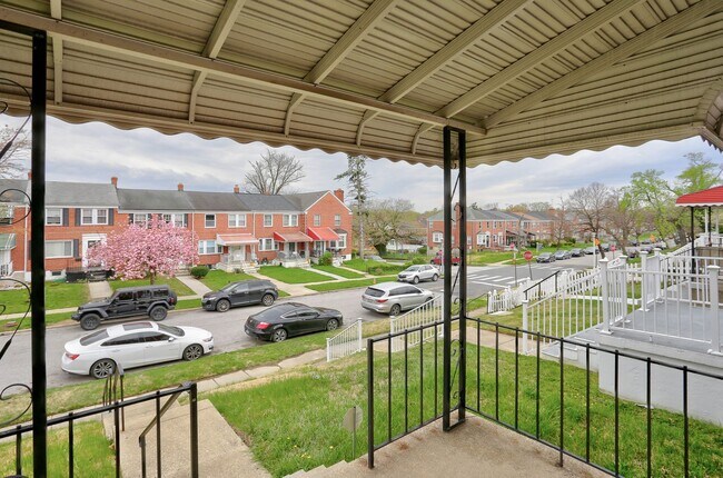 Building Photo - 3 Bedroom 2 Full Bath Row Home Minutes from Morgan State