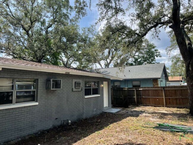 Building Photo - 1/1 Available Now Tampa