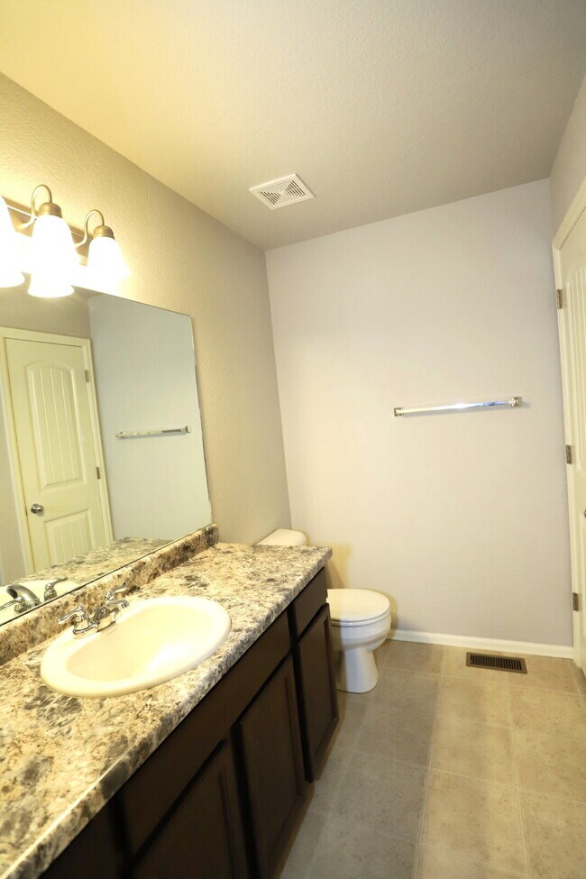 Building Photo - Welcome Home to Comfort & Convenience!