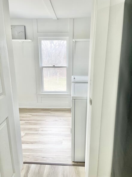 Building Photo - 210 Main St