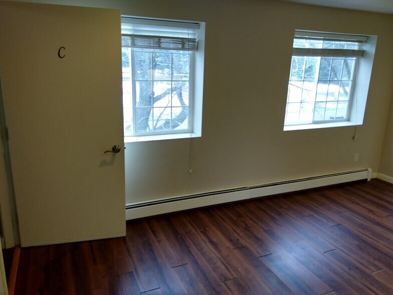 Building Photo - 1025 Riverside Dr