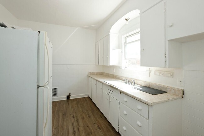 Building Photo - 257 Alphonse St