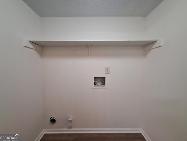 Building Photo - 6562 Carriage Ln