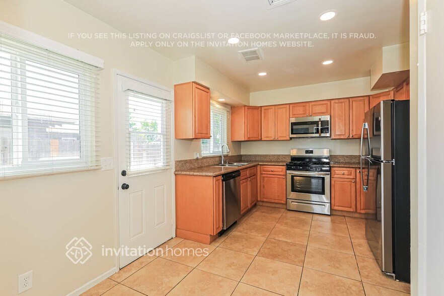 Building Photo - 6602 Montclair Dr