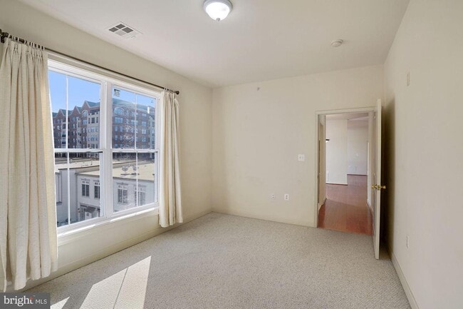 Building Photo - 525 Belmont Bay Dr