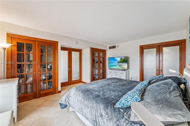 Building Photo - 11111 Biscayne Blvd