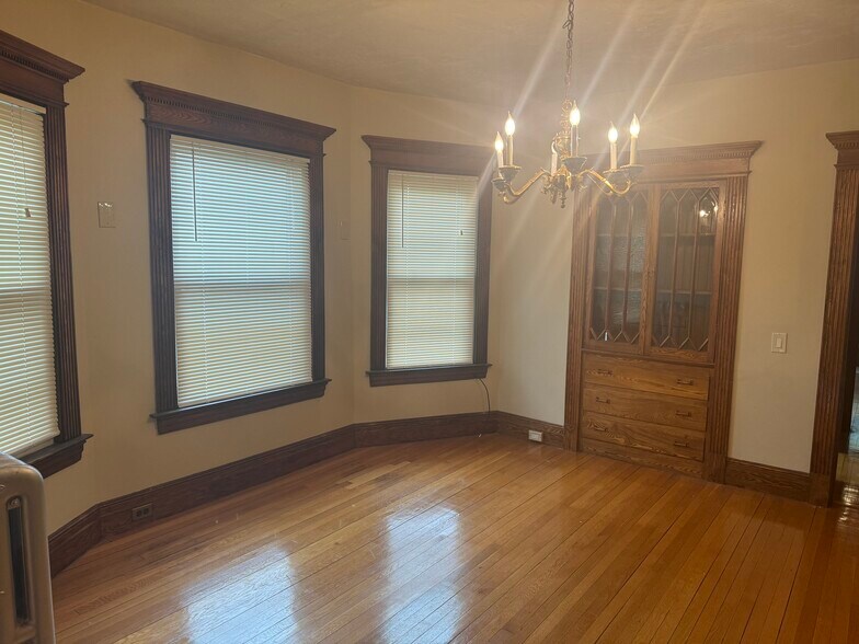 Building Photo - 29 Roxbury St