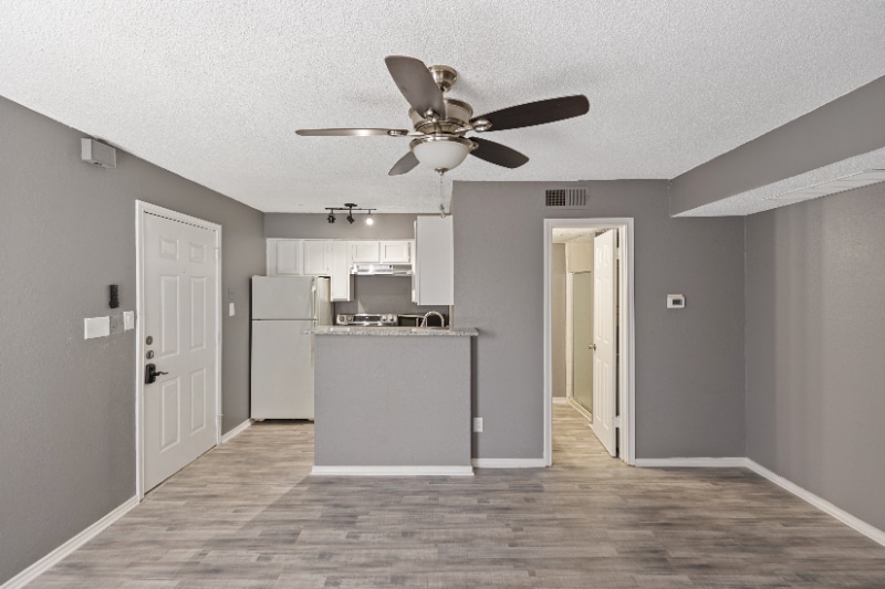 Building Photo - 2300 Balsam Dr