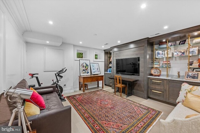 Building Photo - 1524 Swann St NW