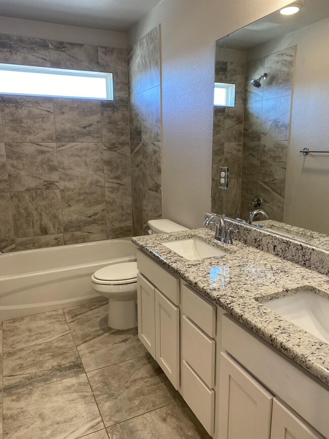 Building Photo - 7627 Stonehollow
