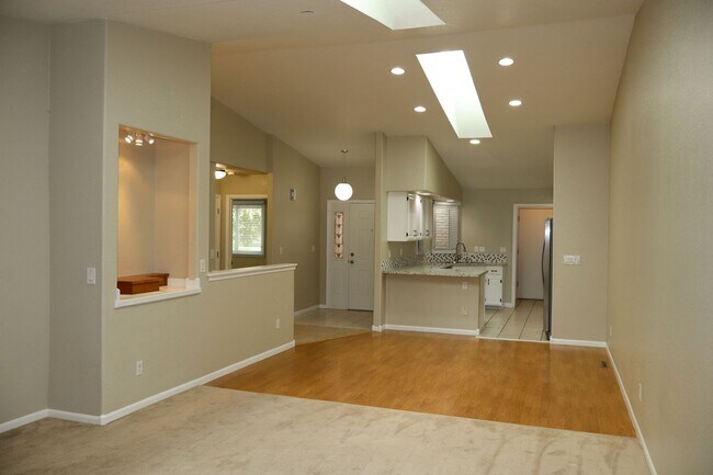 Building Photo - Beautiful 4 Bedroom Home in Midtown Fort C...