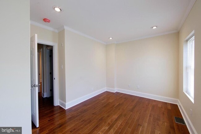Building Photo - 335 W Girard Ave