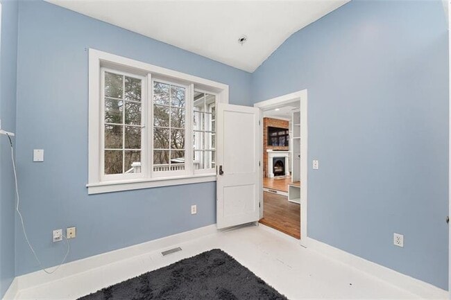 Building Photo - 732 Orchard Terrace