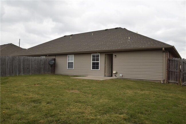 Building Photo - 132 Sage St