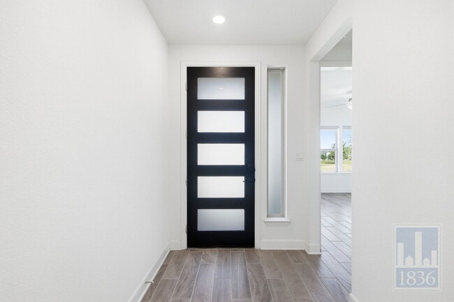 Building Photo - 19312 Fernando Trl