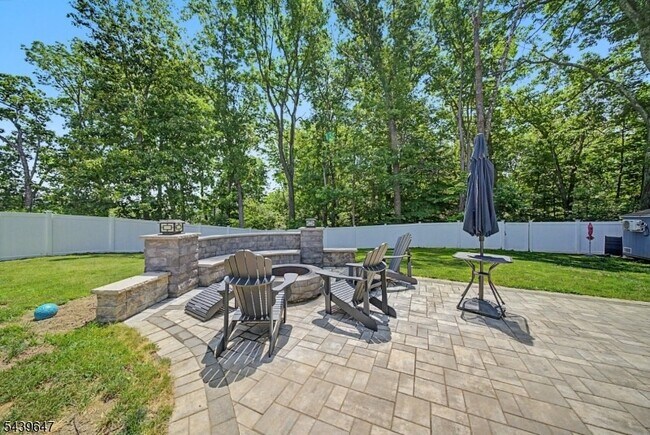 Building Photo - 5 Forest Dr