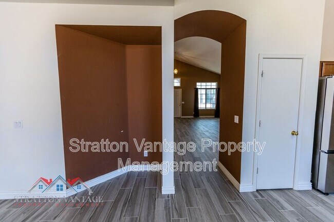 Building Photo - 2234 W Pima Ave