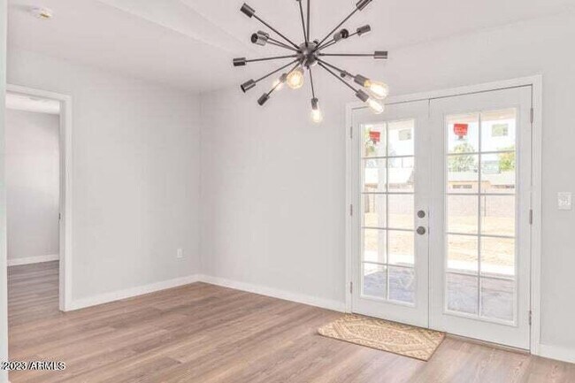 Building Photo - 1624 W Geneva Dr