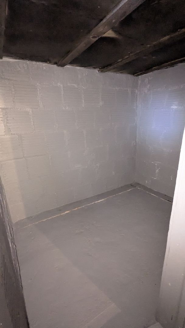 Building Photo - Welcome to this charming 3-bedroom, 1-bathroom home located in the heart of Akron